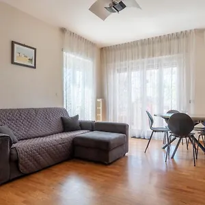 piazza-bologna-terrace-apartment-with-parking.it-romehotels.com/